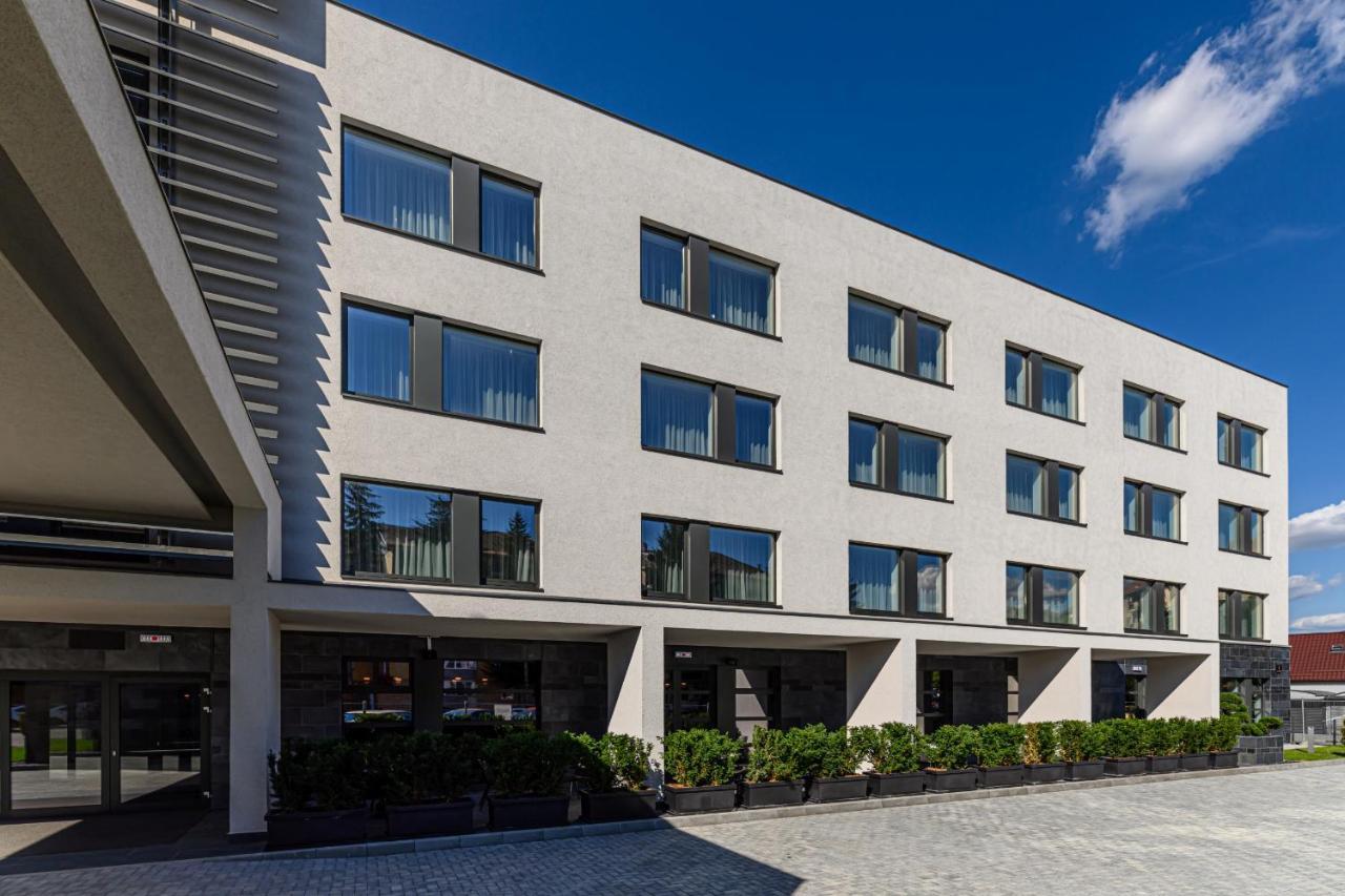 B The Hotel Sfantu Gheorghe  ภายนอก รูปภาพ