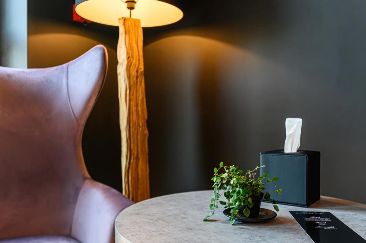 B The Hotel Sfantu Gheorghe  ภายนอก รูปภาพ