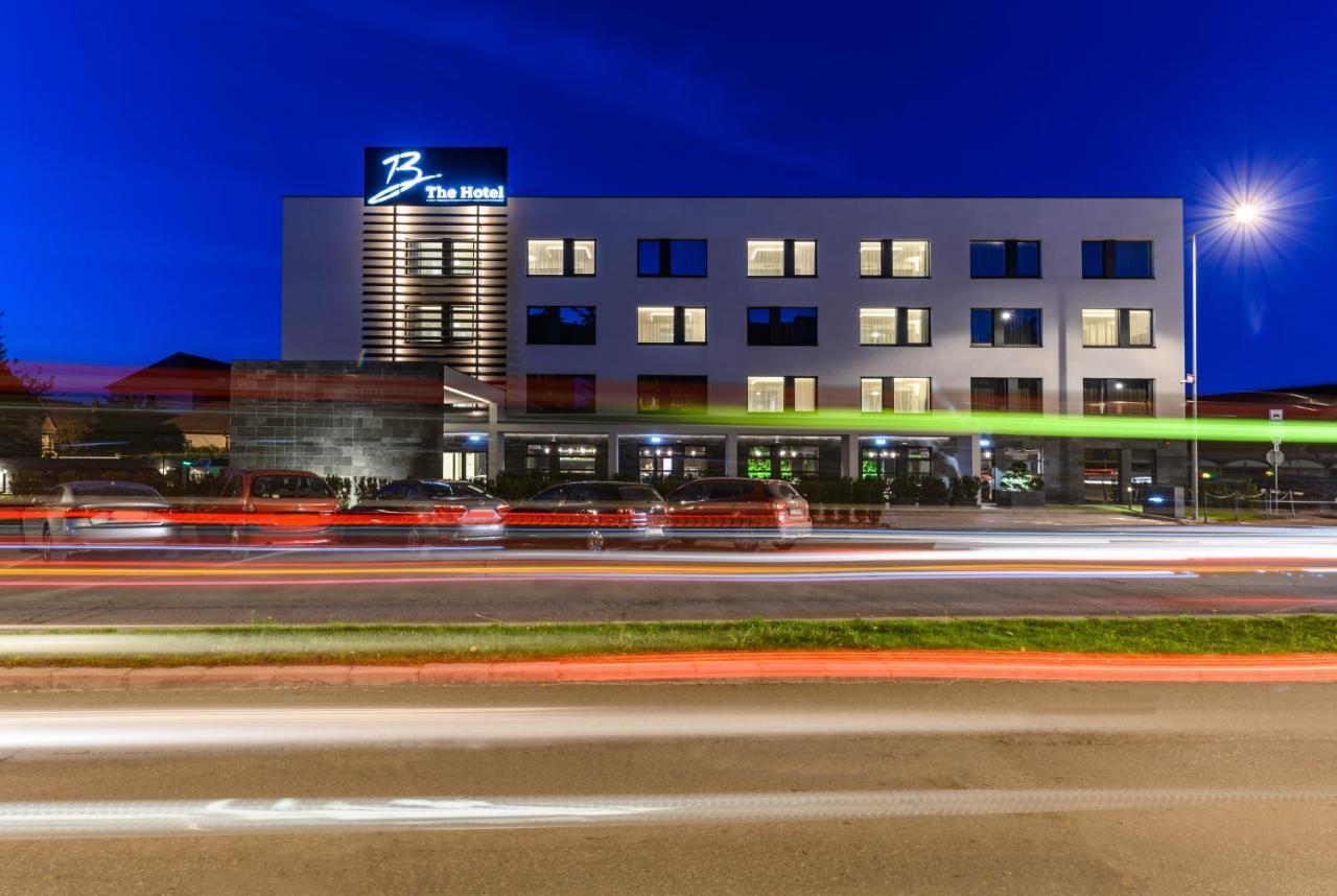 B The Hotel Sfantu Gheorghe  ภายนอก รูปภาพ